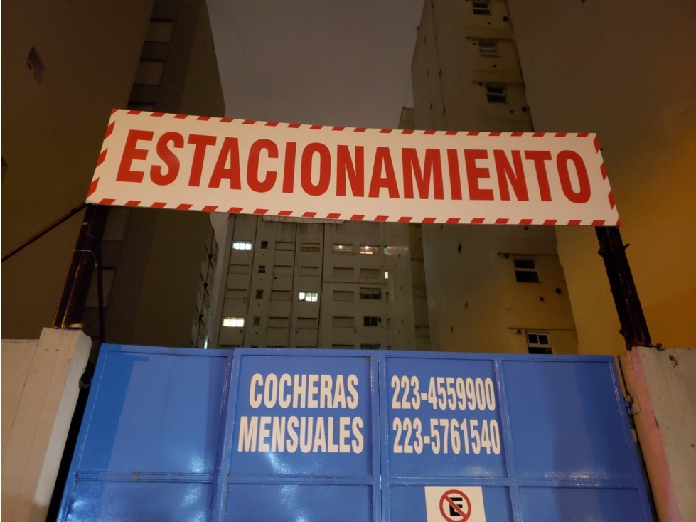 ALQUILER DE COCHERAS FIJAS SEMICUBIERTAS ZONA TRIBUNALES / MACROCENTRO