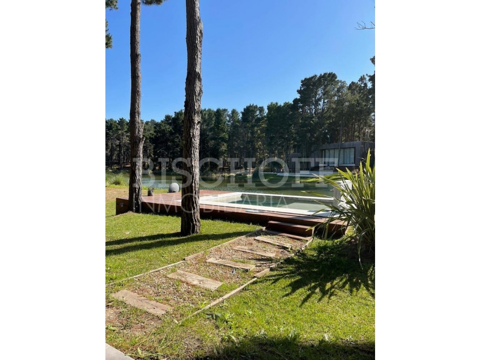 EXCELENTE CASA EN VILLA ROBLES BARRIO II ALBATROS PARTIDO DE LA COSTA — foto 2