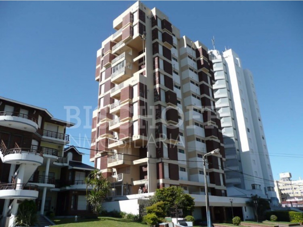 DEPARTAMENTO DE 2 AMBIENTES, FRENTE AL MAR, CON COCHERA. — foto 2