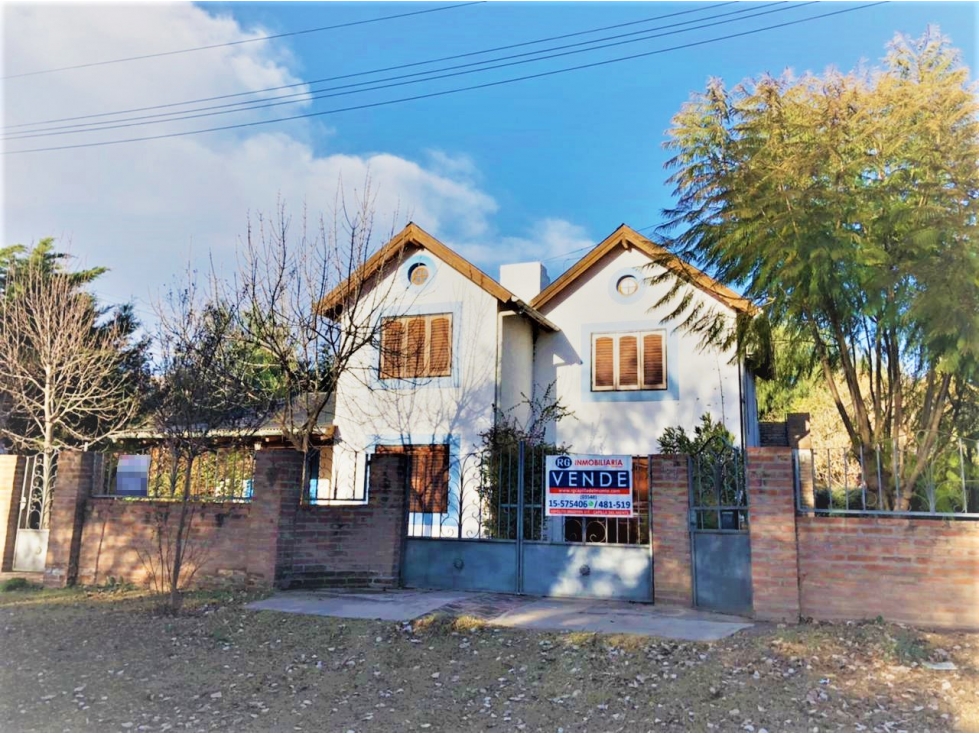 VENTA DE HERMOSA CASA CON DPTO EN DOS LOTES -CAPILLA DEL MONTE -CBA - 2