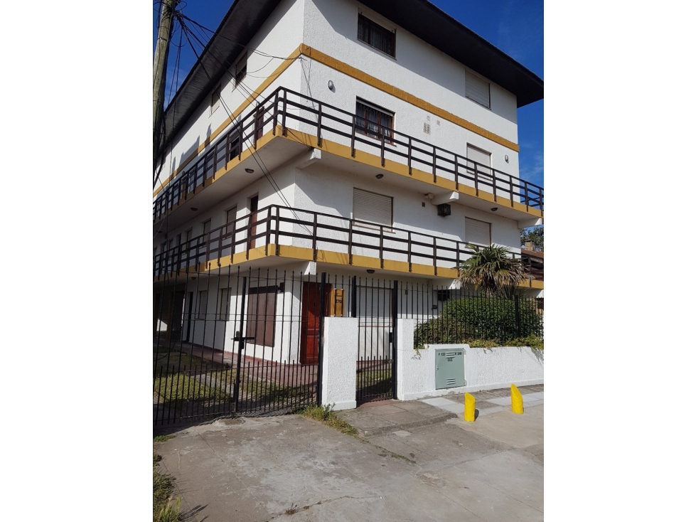 DEPARTAMENTO 4 AMBIENTES C/COCHERA SEMI CUBIERTA FIJA - 1