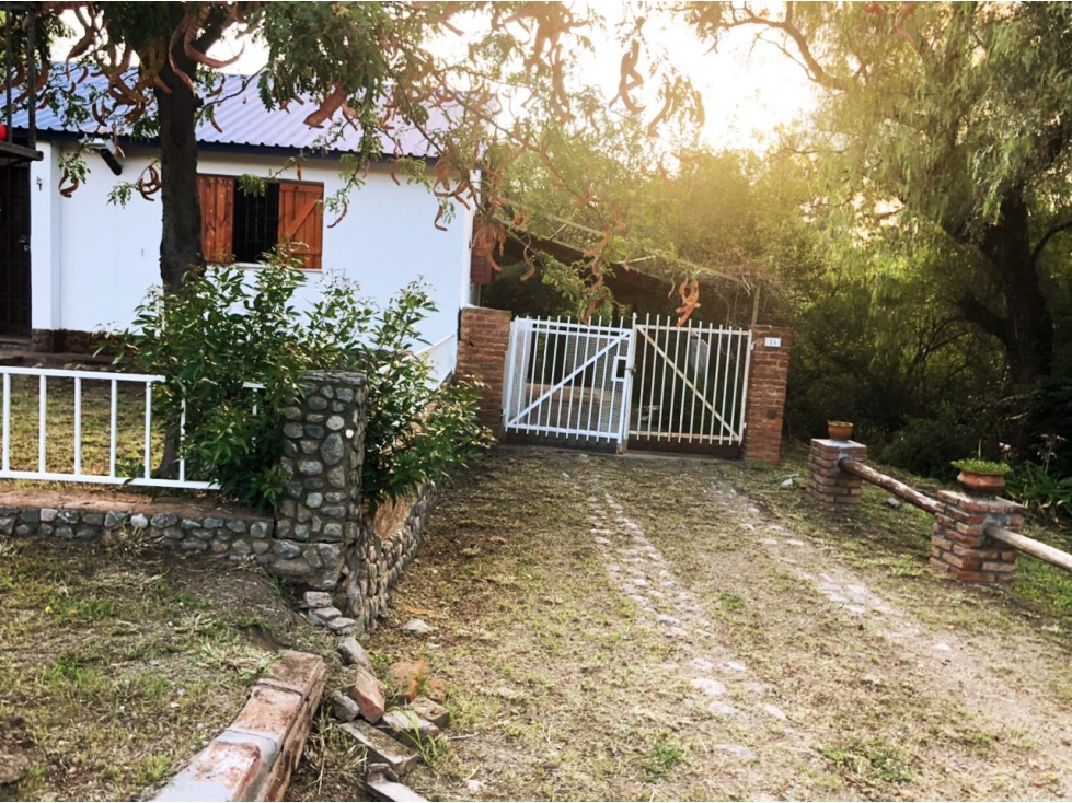 VENTA DE CASA EN BARRIO 9 DE JULIO- CAPILLA DEL MONTE-CÓRDOBA - 3