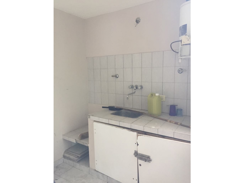LOCAL EN VENTA, SOBRE AVENIDA BS AS! - 6