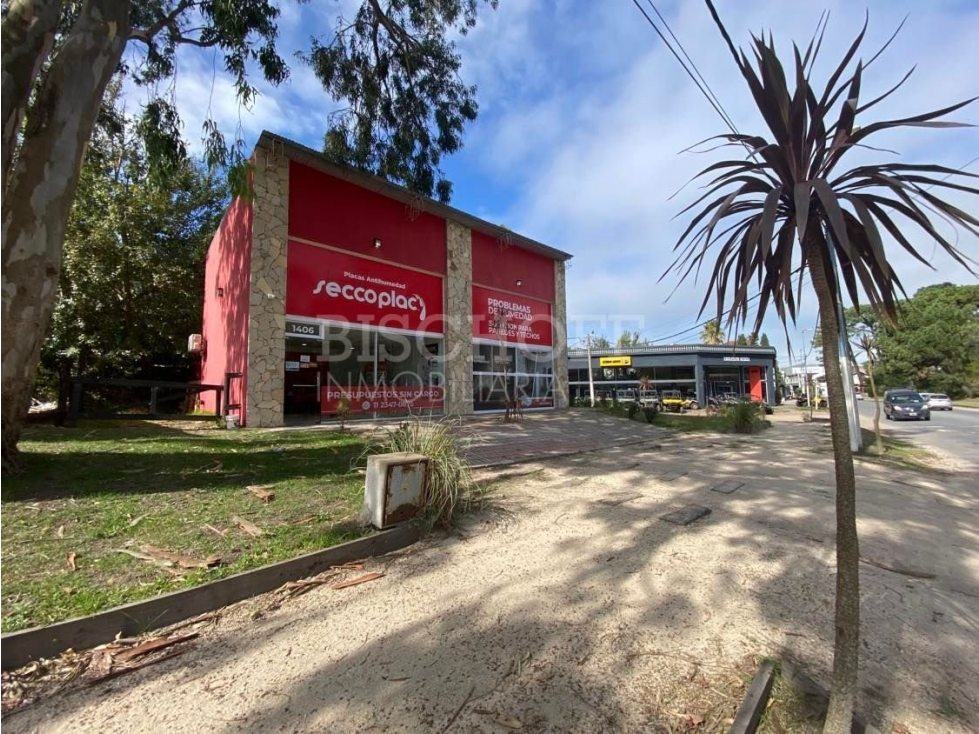 LOCAL SOBRE AVENIDA PRINCIPAL, EXCELENTE ESQUINA, VILLA GESELL. - 4