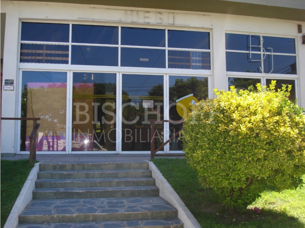 AMPLIO LOCAL COMERCIAL, SOBRE AVENIDA 3 EN ZONA SUR, VILLA GESELL - 2