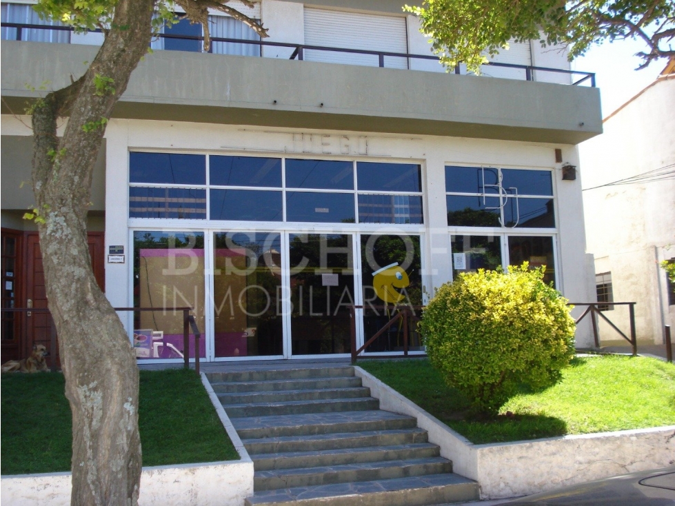 AMPLIO LOCAL COMERCIAL, SOBRE AVENIDA 3 EN ZONA SUR, VILLA GESELL - 3