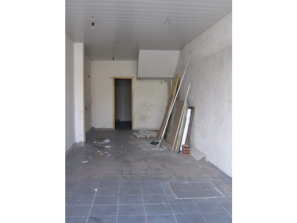 Dos (2) Locales + Vivienda - 5