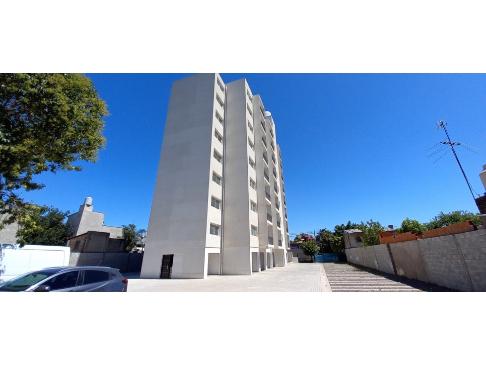 Cuatro ambientes, dos baños, balcón y cochera a estrenar - 1