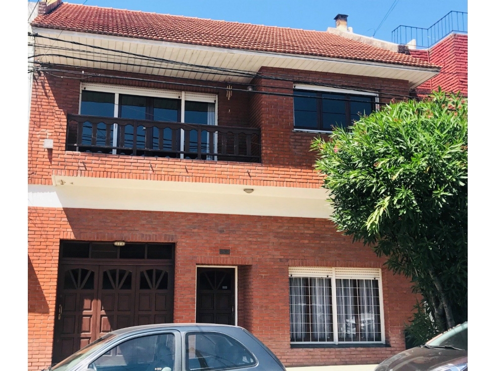 CASA 4amb CON COCHERA EN BARRIO SAN JOSE - 1