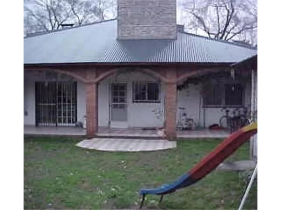 CHALET 5 AMBIENTES CON PISCINA - 3