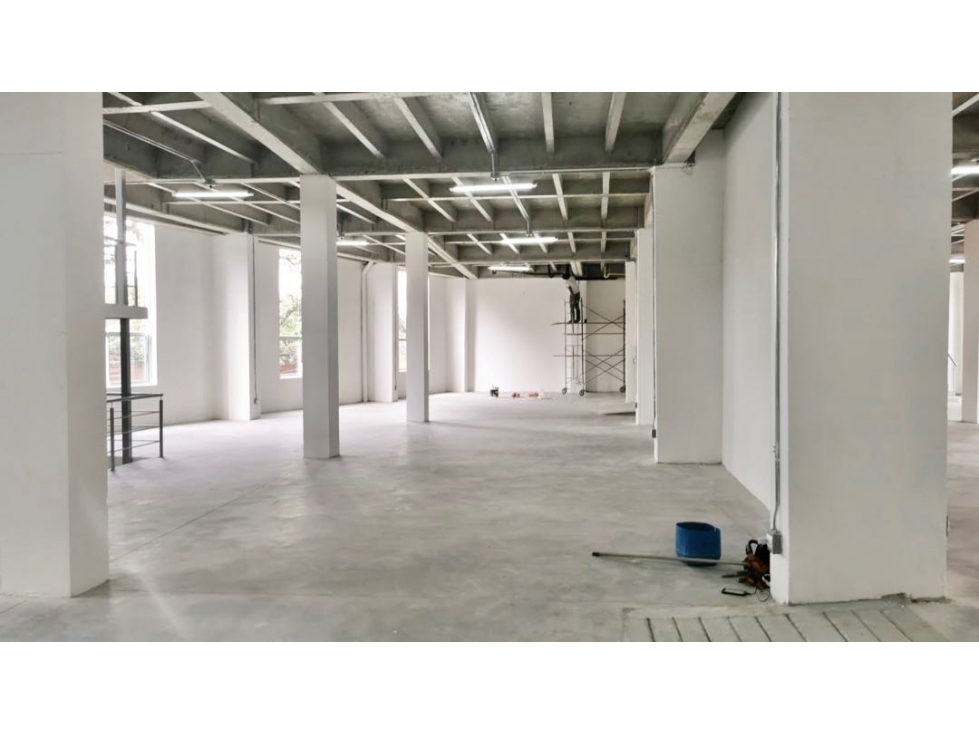 Venta o Alquiler de Bodega zona central de Medellin 2500m2