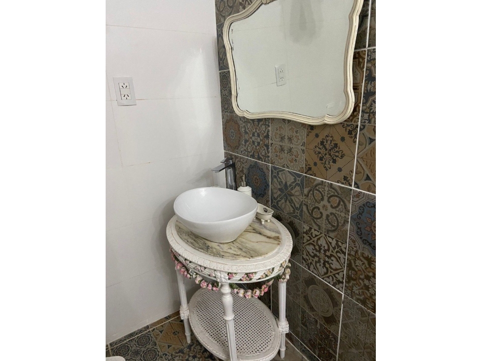 SE VENDE: CANADA 245. CASA 3 DORMITORIOS - 4