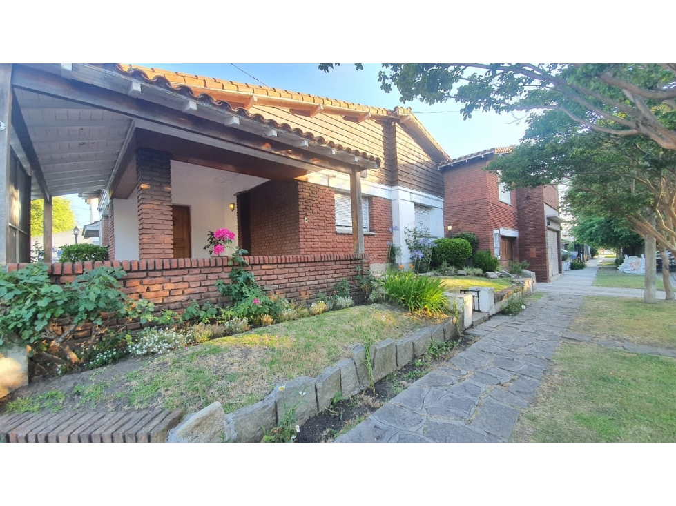 Chalet 4 amb + LOCAL (Santiago del Estero 3900)