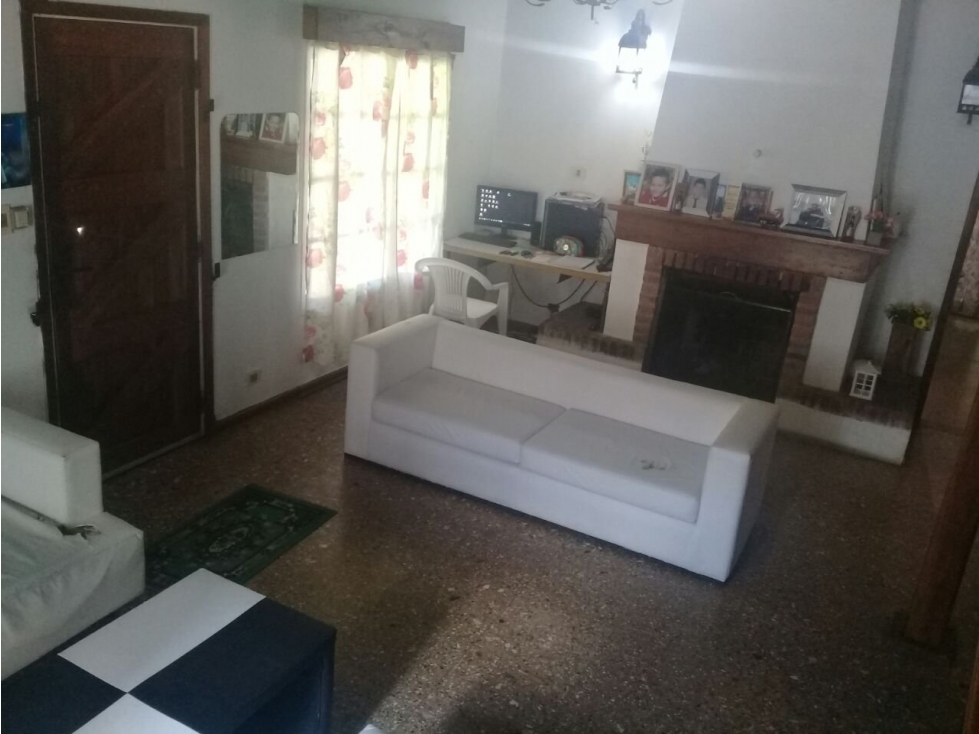 IMPORTANTE Y HERMOSA CASA CLÁSICA EN BENAVIDEZ - 2