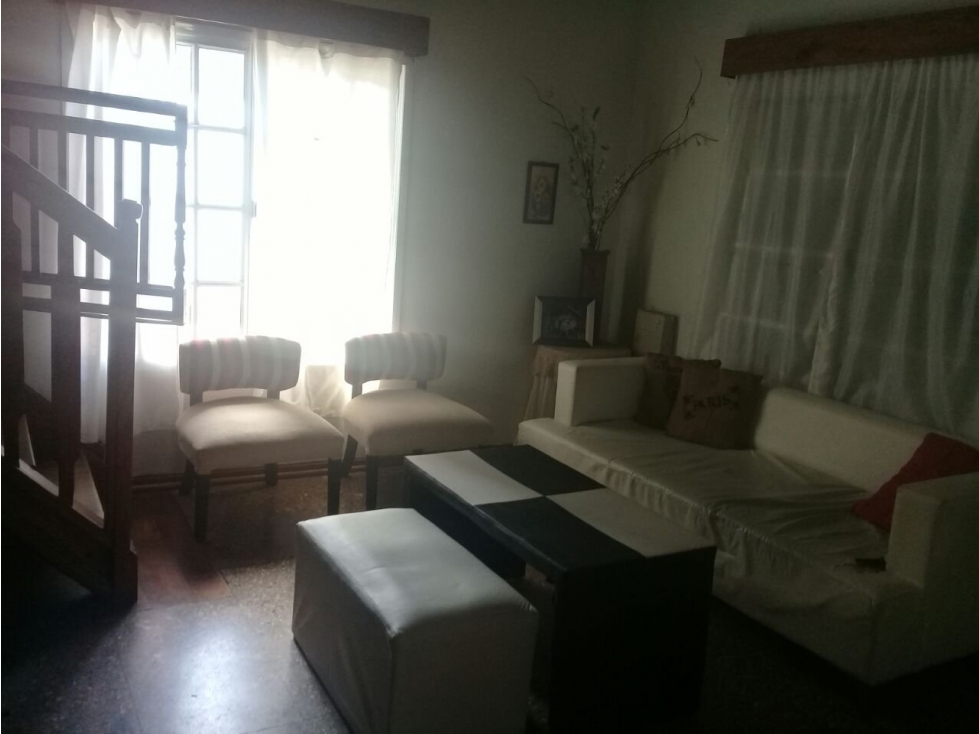 IMPORTANTE Y HERMOSA CASA CLÁSICA EN BENAVIDEZ - 4