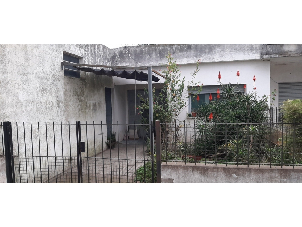 Casa Antigua a Reciclar con Terreno de 1764 m2 - 1