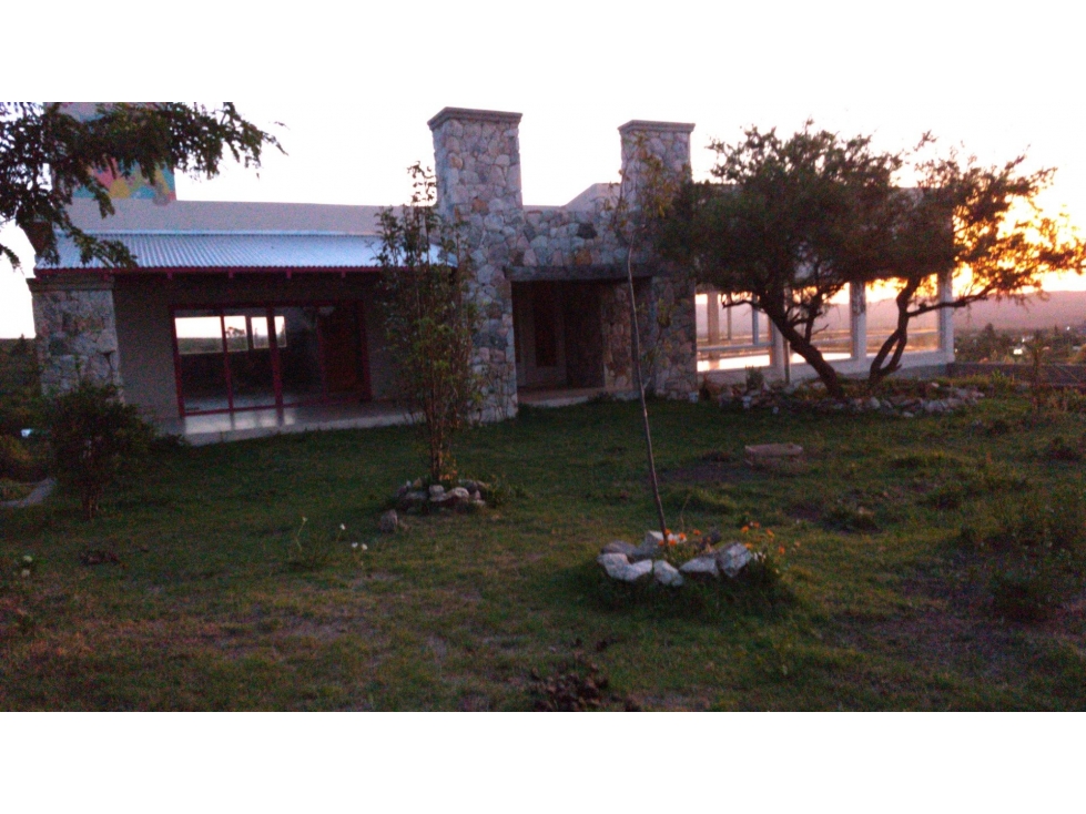 CASA EN VENTA EN CAPILLA DEL MONTE 6 ambientes GALPON INVERNADERO - 2