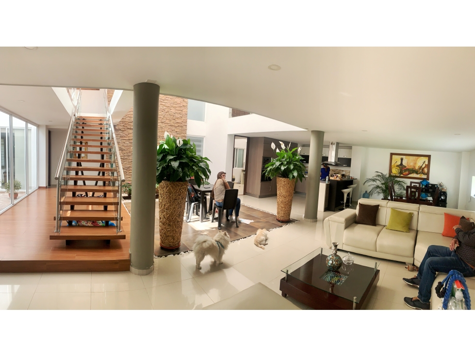 VENDO CASA GRANDE CON DOBLE FACHADA EN CAMPOBELLO