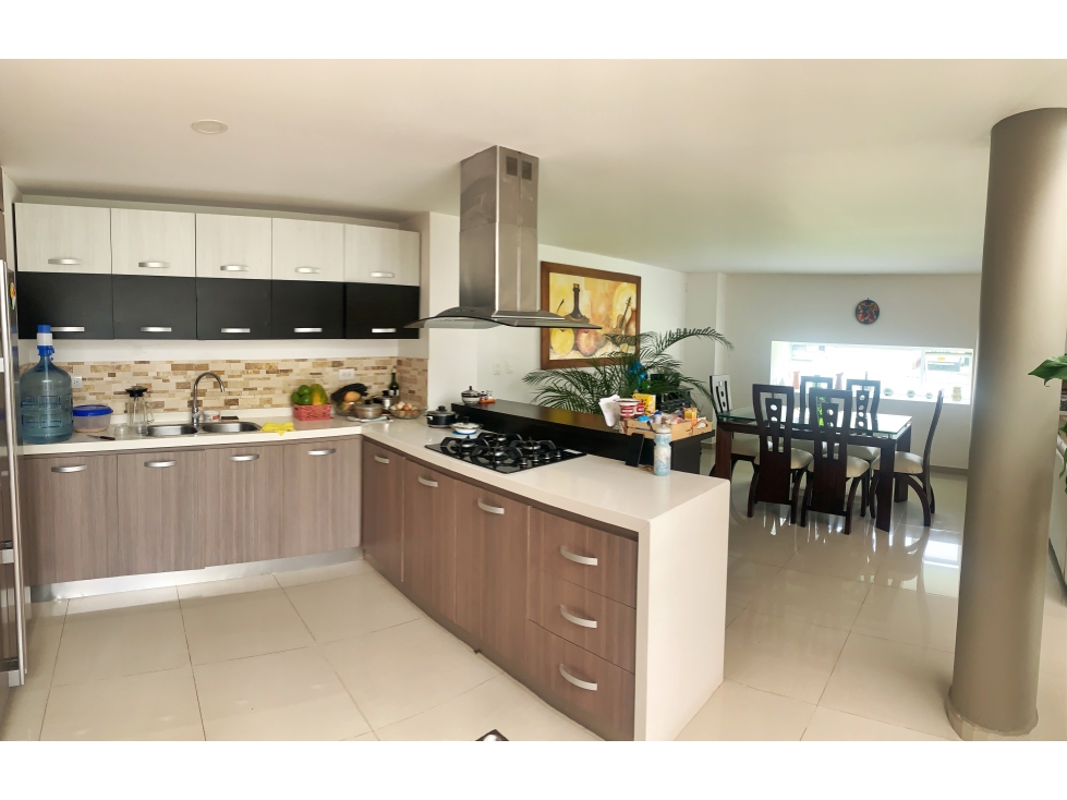 VENDO CASA GRANDE CON DOBLE FACHADA EN CAMPOBELLO — foto 2