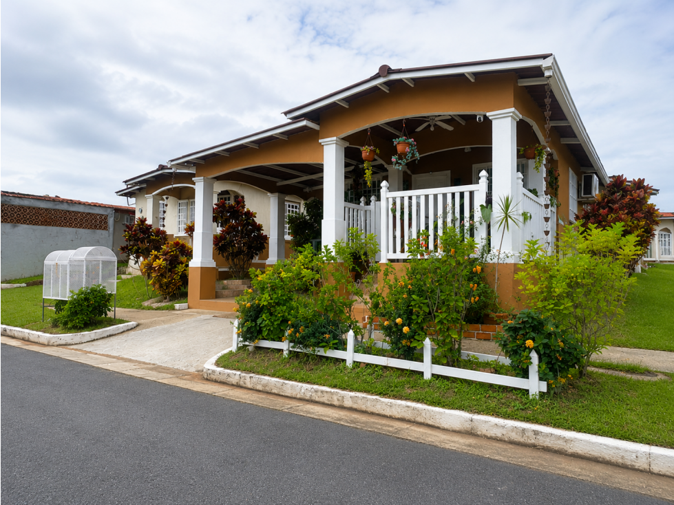 Venta de Casa en Villa Real, La Chorrera con Terraza y Jardín