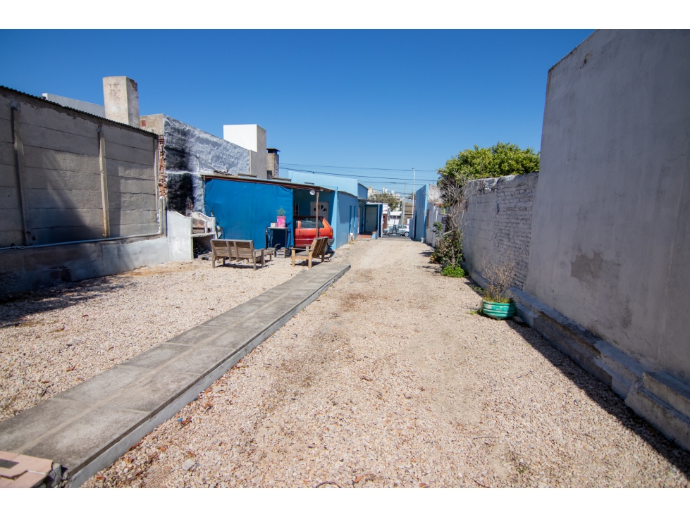 CASA DE TRES DORMITORIOS EN VENTA - SEMICENTRICA - 3