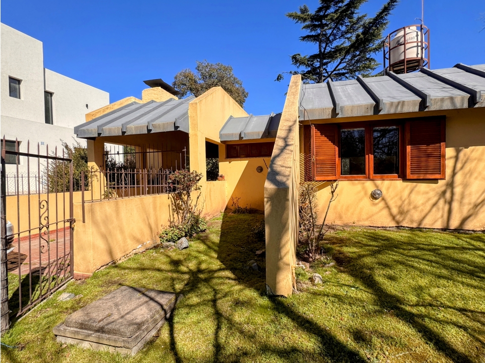 En Venta casa 3 ambientes con jardín en Barrio Golf Tandil — foto 3