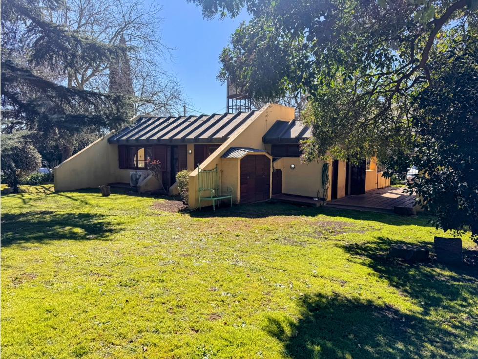 En Venta casa 3 ambientes con jardín en Barrio Golf Tandil