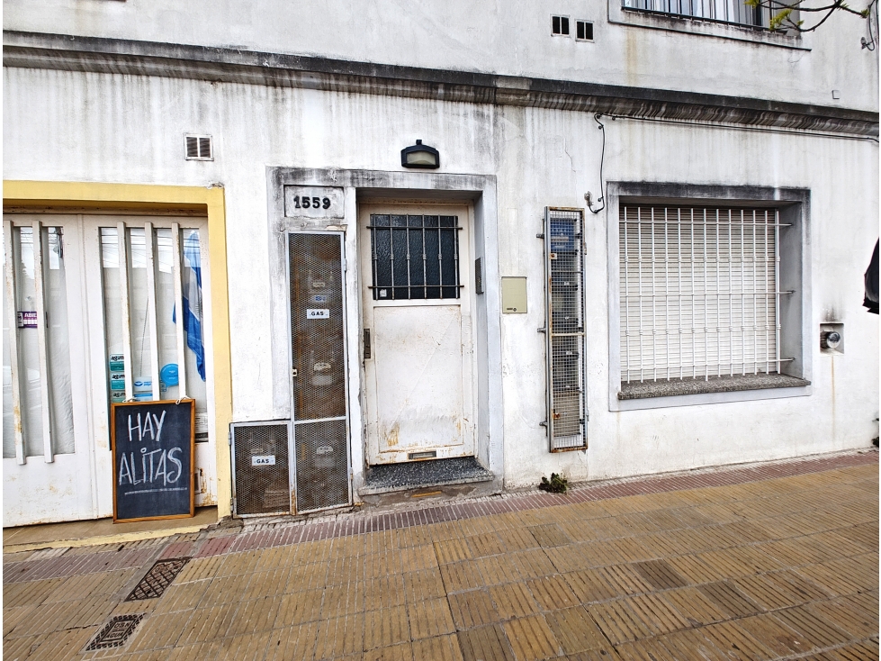 DEPARTAMENTO EN VENTA - UN DORMITORIO - PRIMER PISO POR ESCALERA