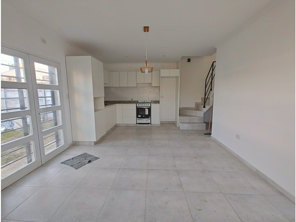 CASA EN ALQUILER - DUPLEX - CON PATIO INDEPENDIENTE - 2