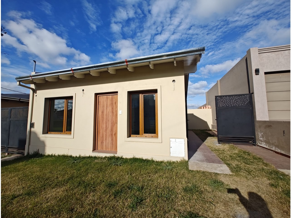 CASA EN VENTA A ESTRENAR ZONA MIRAGE APTA CREDITO TANDIL - 2