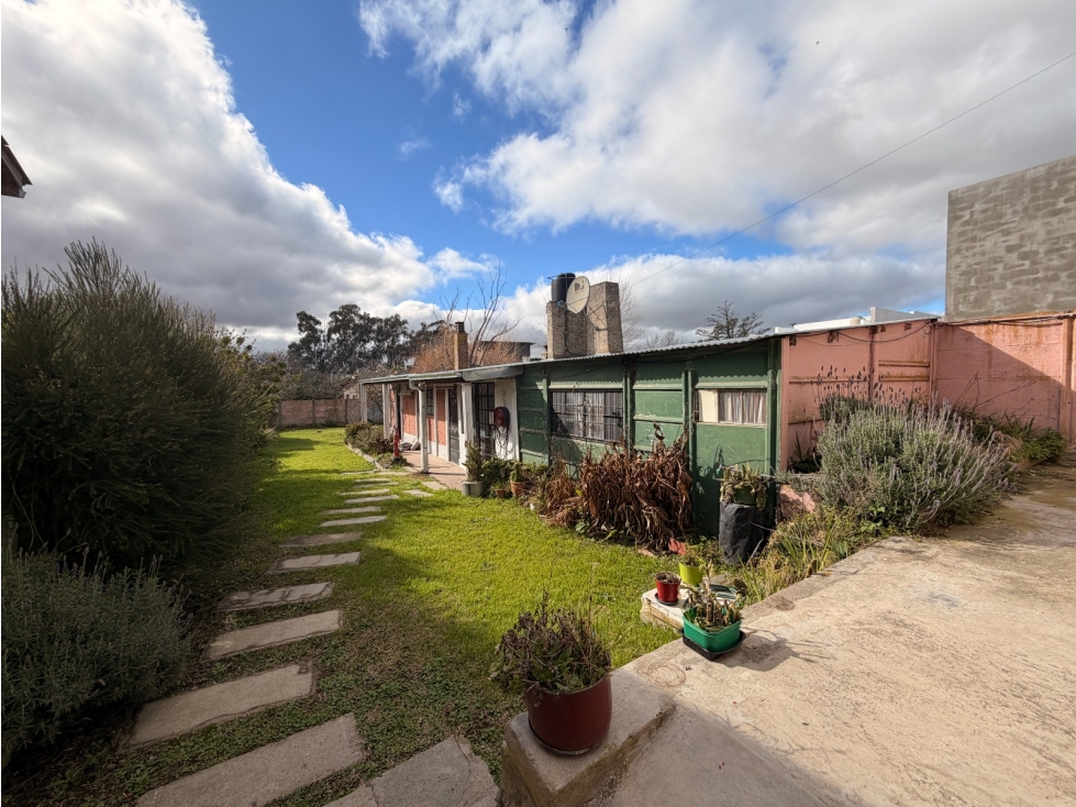 En venta casa 3 ambientes zona la rural con quincho Tandil - 2
