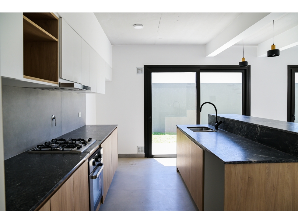 Duplex a estrenar 4 amb. estilo casa Zona Calvario - Tandil