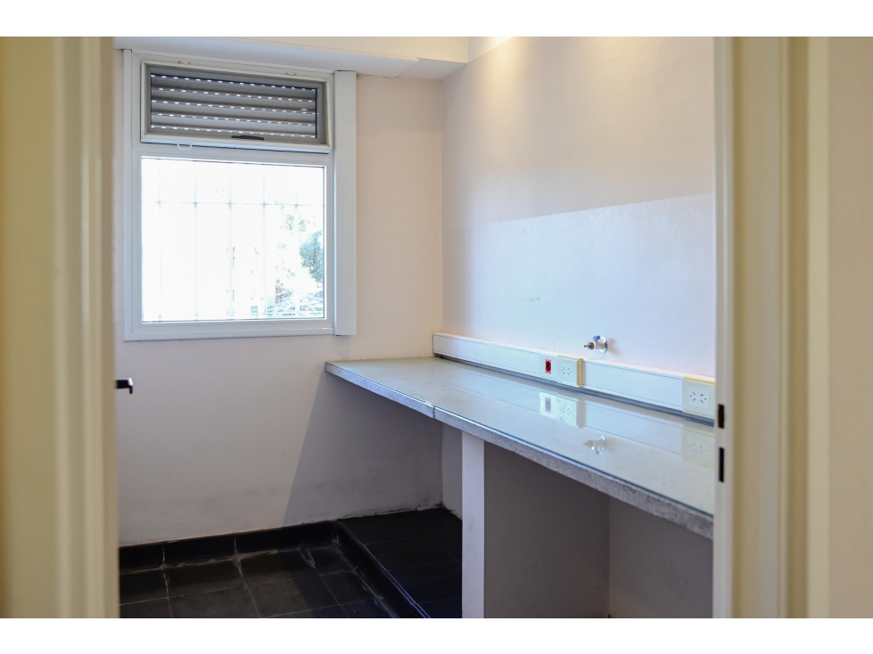 PROPIEDAD EN VENTA PARA USO PROFESIONAL ZONA CERRITO TANDIL - 5