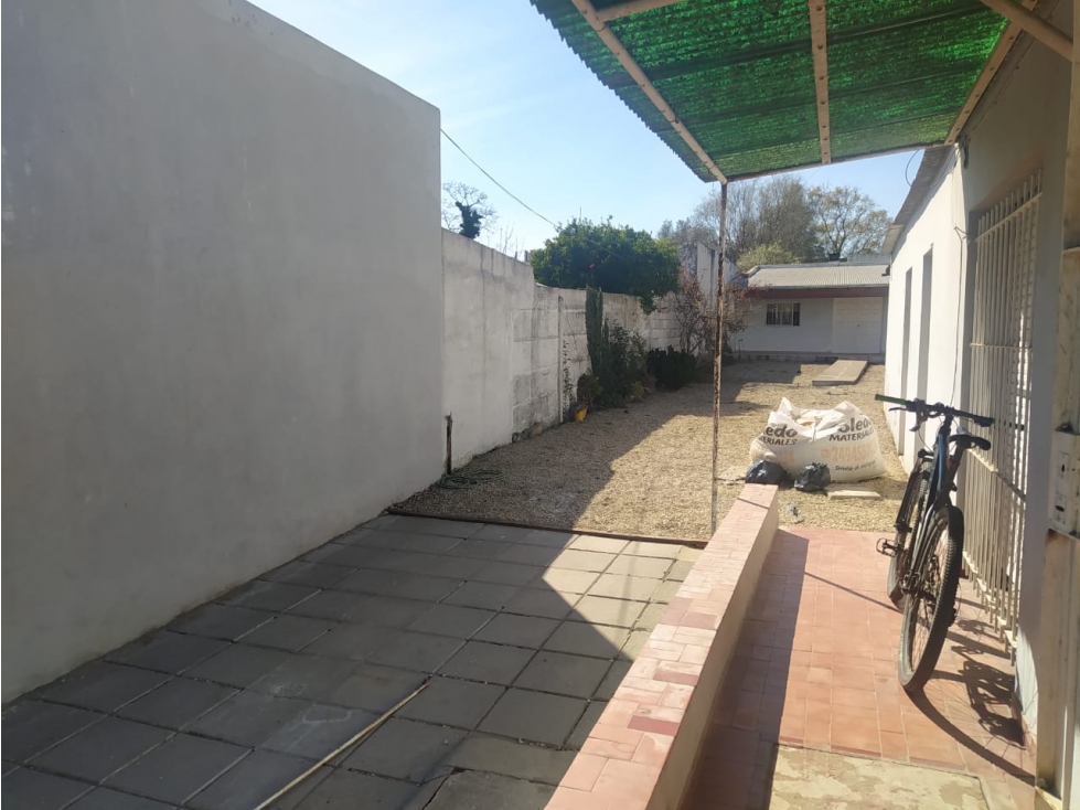 CASA DE TRES DORMITORIOS EN VENTA - SEMICENTRICA - 2