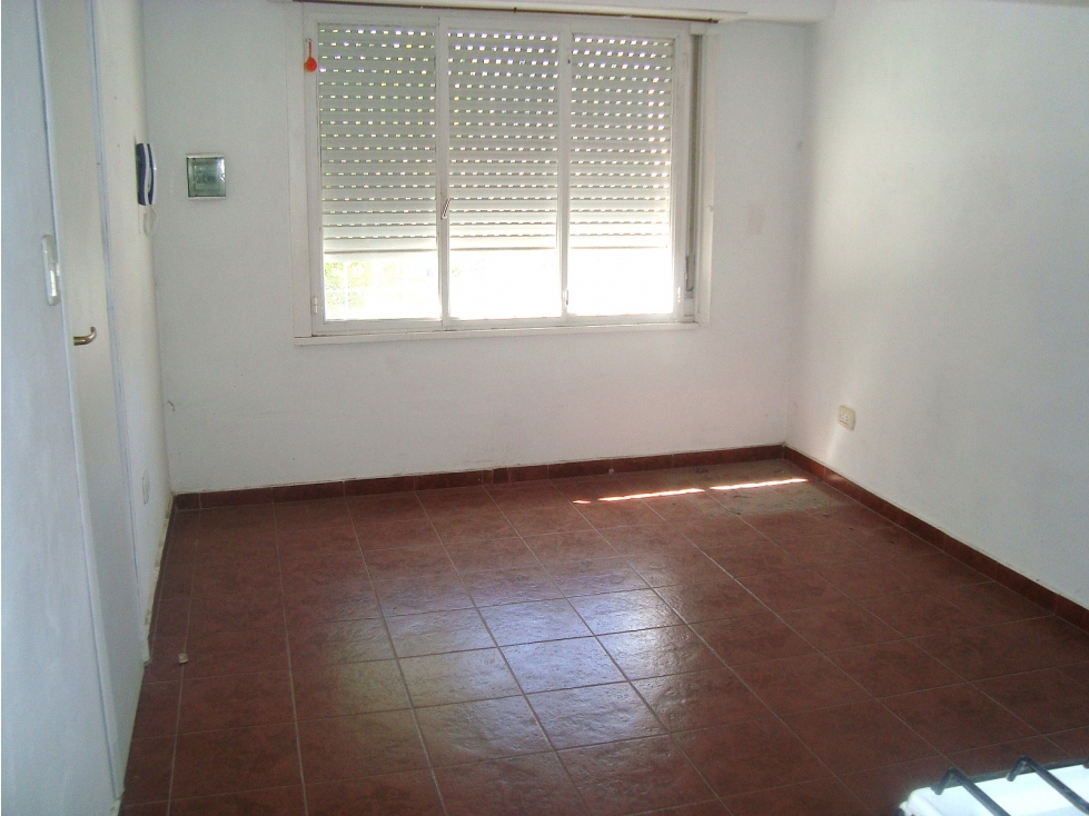 DEPARTAMENTO EN VENTA - UN DORMITORIO - PRIMER PISO POR ESCALERA - 2