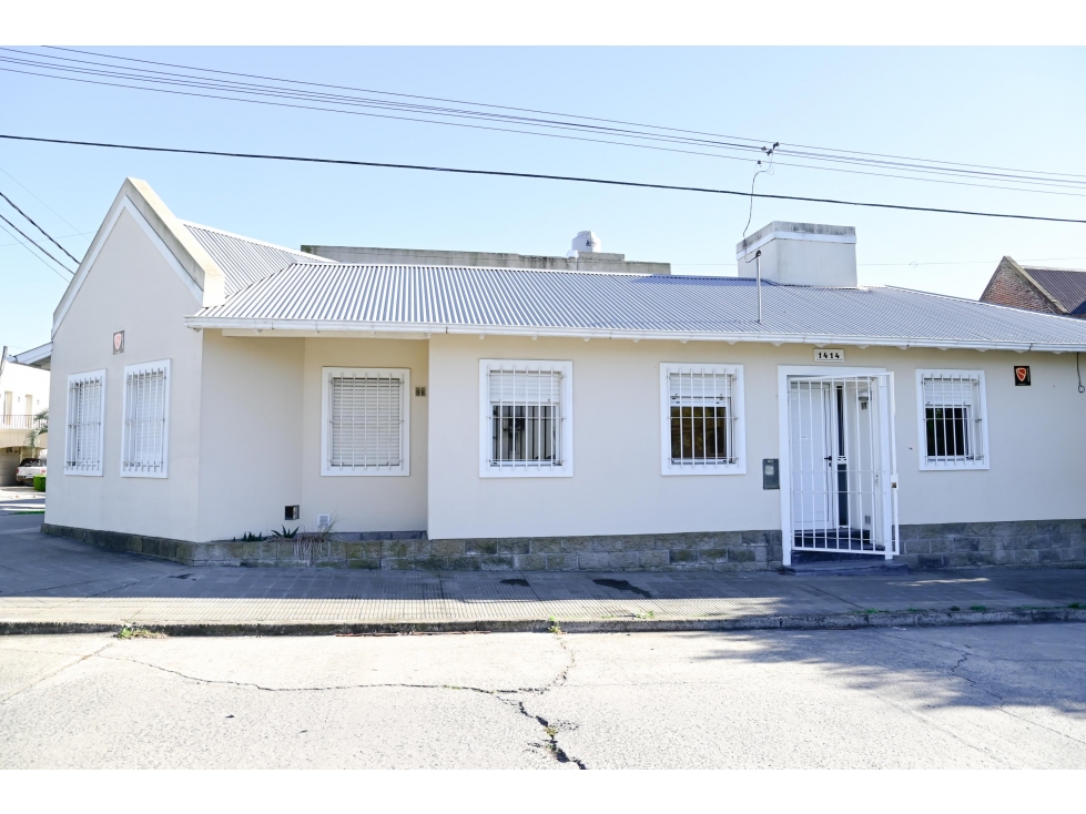 PROPIEDAD EN VENTA PARA USO PROFESIONAL ZONA CERRITO TANDIL - 2