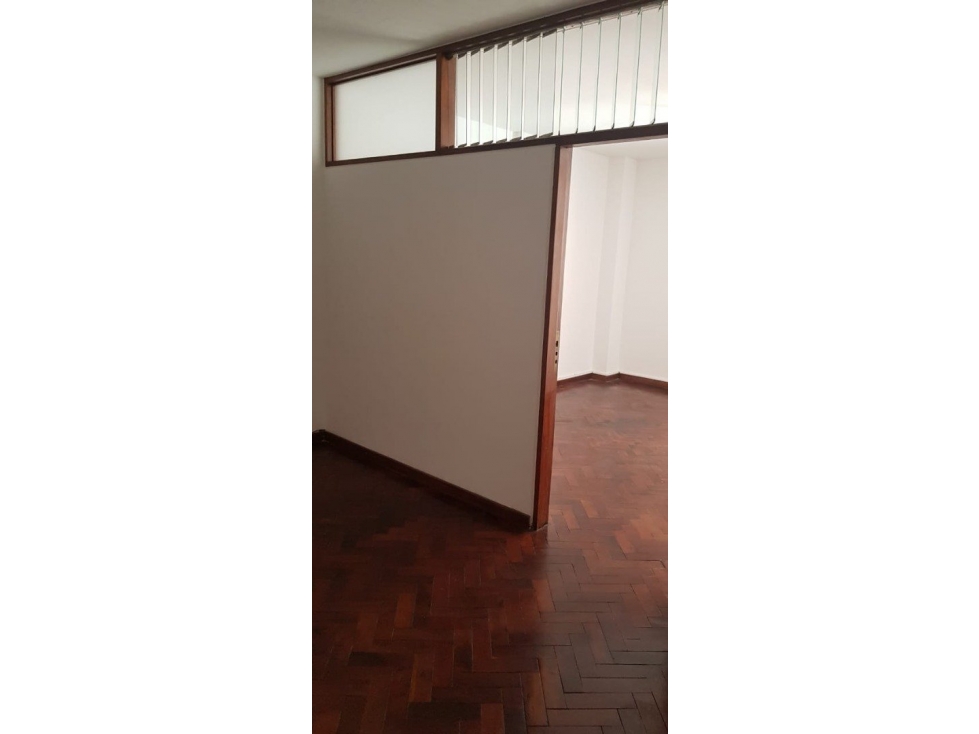 VENDO OFICINA A MTS DE TRIBUNALES Y PATIO OLMOS - 5