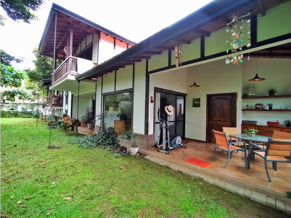 Casa campestre a 1 km de la autopista del café vía Circasia