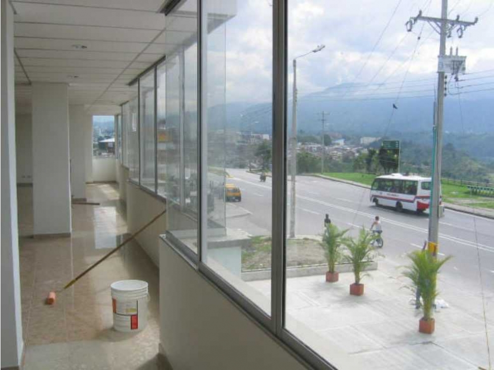 Local comercial para la venta con bahia de parqueadero - 2