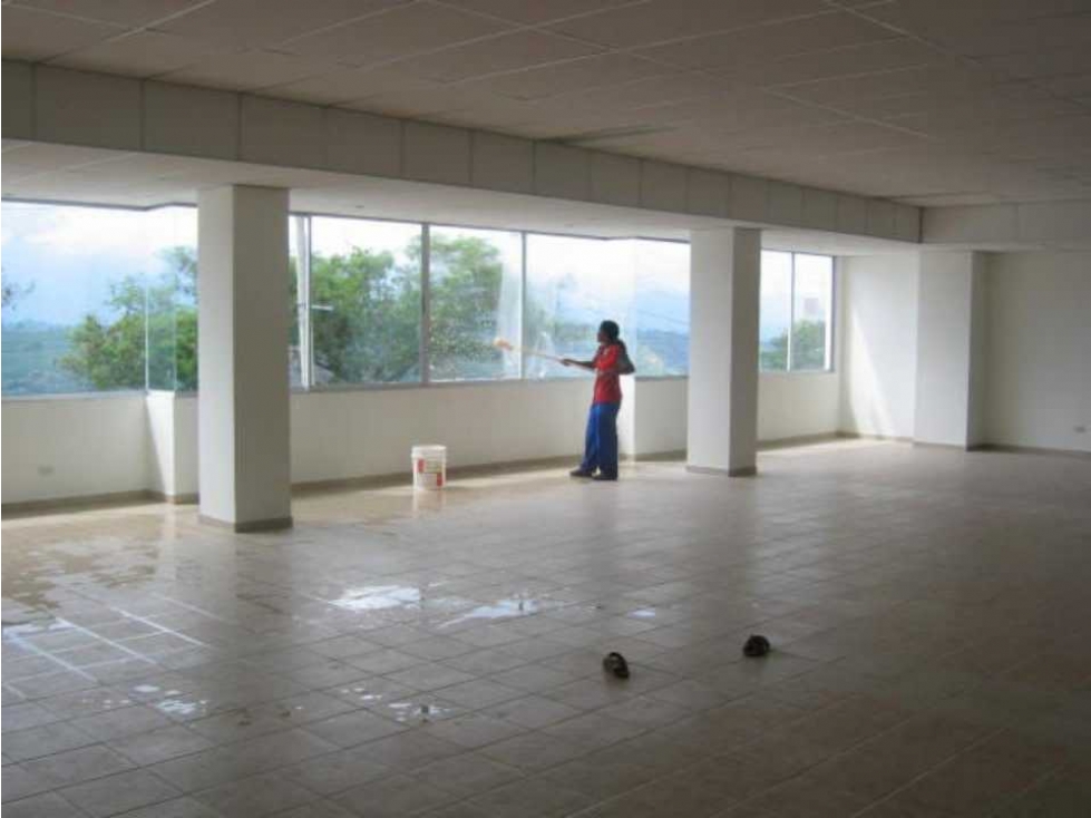 Local comercial para la venta con bahia de parqueadero - 4