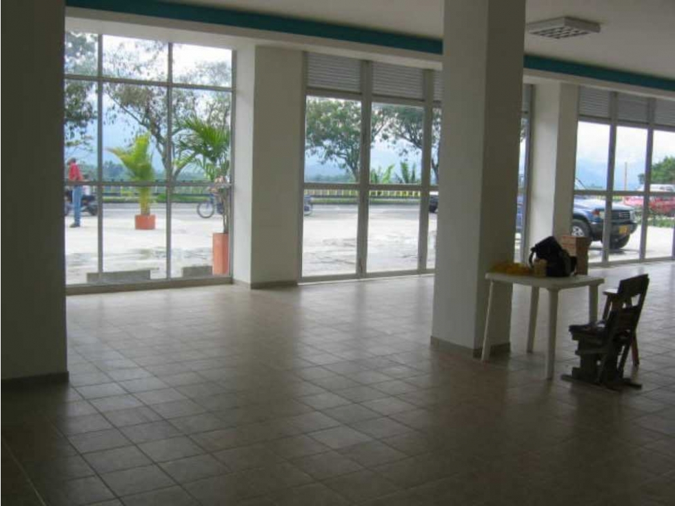 Local comercial para la venta con bahia de parqueadero - 5