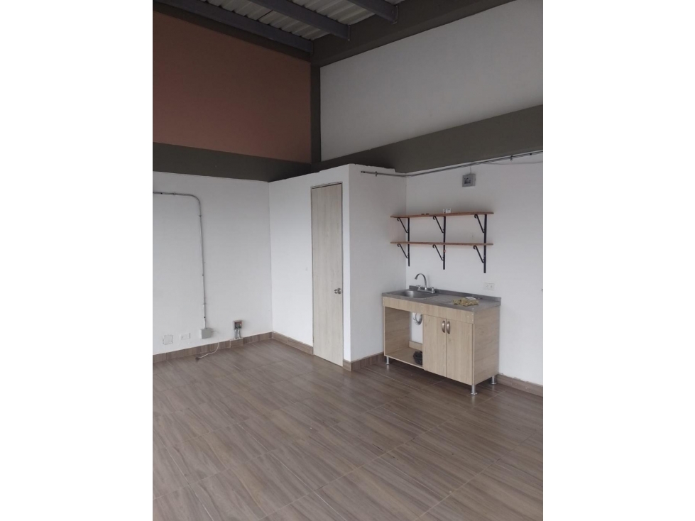SE VENDE LOCAL COMERCIAL EN URBANIZACIÓN, MARINILLA. - 2