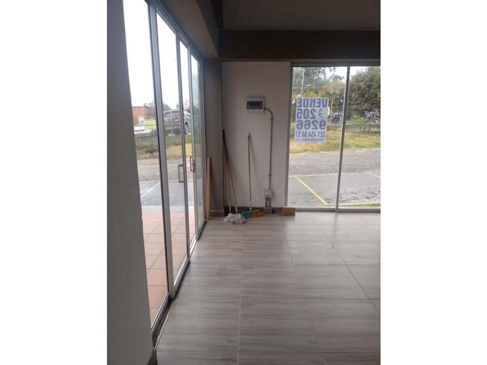 SE VENDE LOCAL COMERCIAL EN URBANIZACIÓN, MARINILLA. - 4