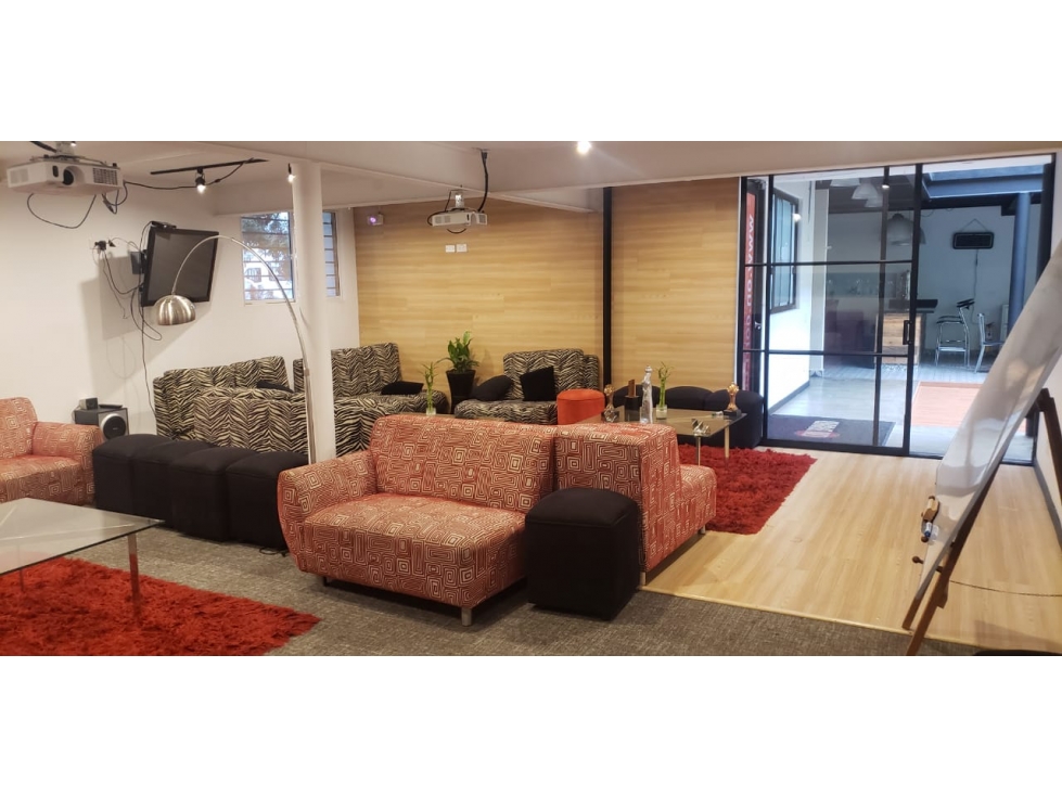 Venta Casa Oficina 484m2 (RENTANDO) BARRIO EL POLO — foto 2