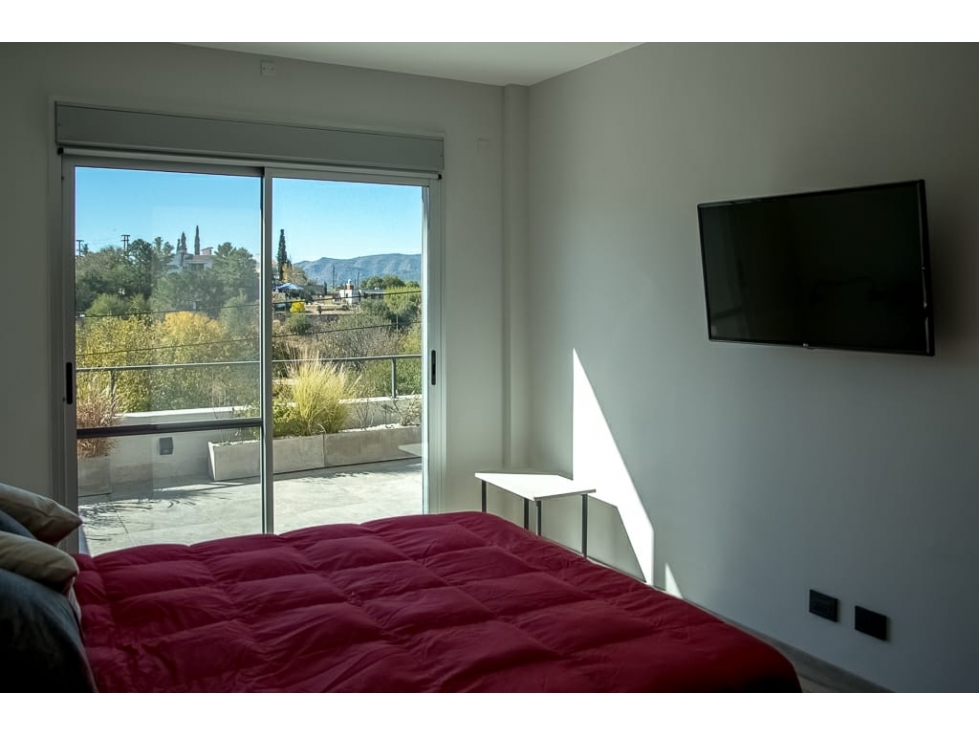 VENTA CASA EN CARLOS PAZ HERMOSA Y MINIMALISTA - 5