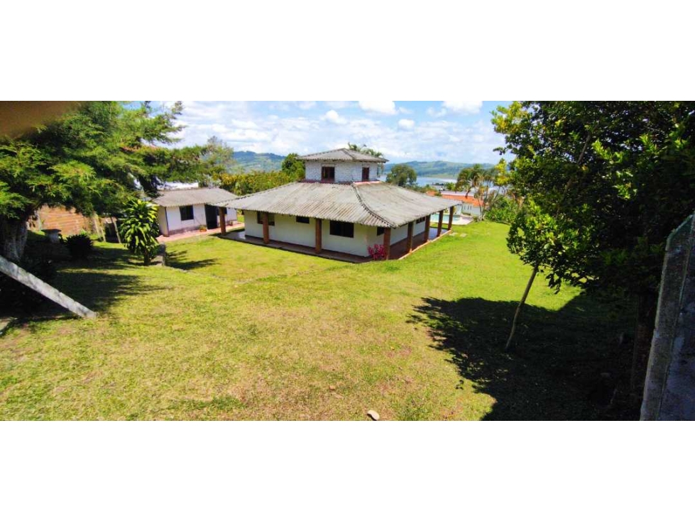 VENDO HERMOSA CASA CAMPESTRE EN EL - LAGO CALIMA - 1