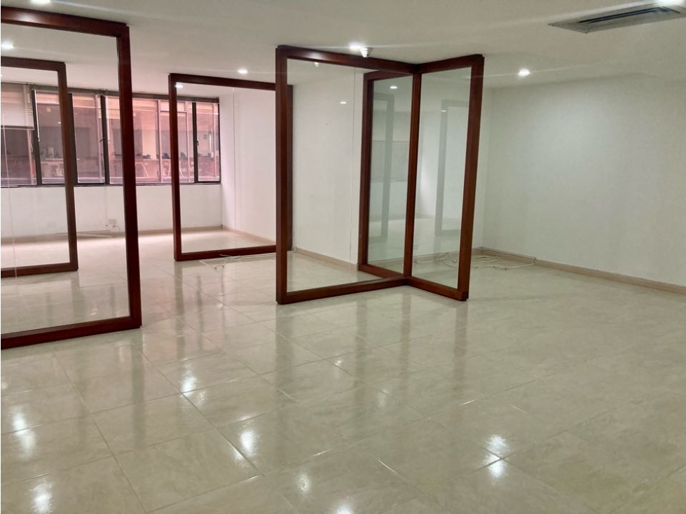 ARRIENDO OFICINA 59M2 FRENTE AL CCIAL AV CHILE - 1