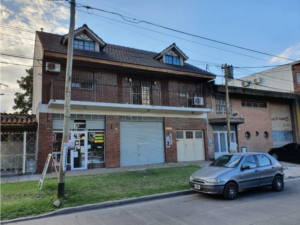 Casa de 4 ambientes y dos locales en VENTA - Ituzaingó Sur