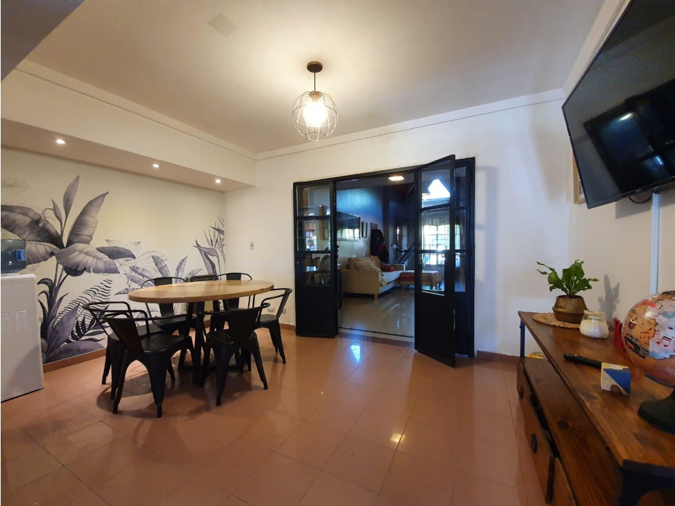 Casa de 4 ambientes con parque y piscina en VENTA - Ituzaingó Norte — foto 5