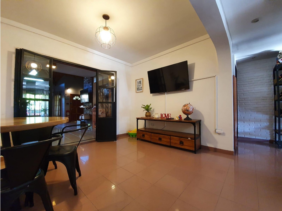 Casa de 4 ambientes con parque y piscina en VENTA - Ituzaingó Norte — foto 6
